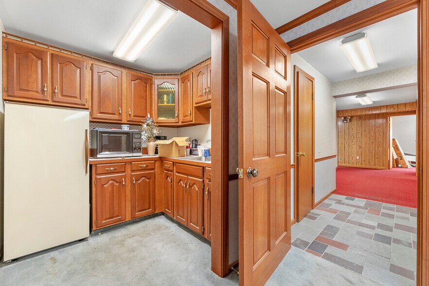 More Photos Of 14924 Beloit Snodes Rd, Beloit Manufacturing For Lease