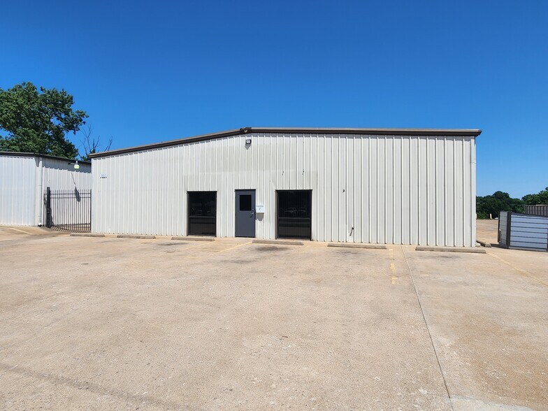 More Photos Of 7605 E 11th St, Tulsa Unknown For Lease