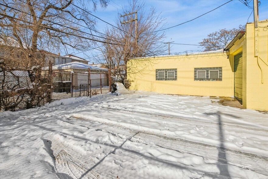 More Photos Of 5840 S Western Ave, Chicago Auto Repair For Sale