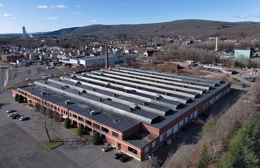 More Photos Of 50 Emmett St, Bristol Manufacturing For Lease