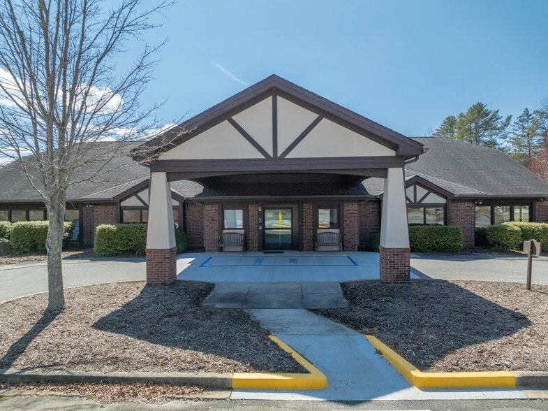 More Photos Of 377 Gallimore Rd, Brevard Medical For Lease
