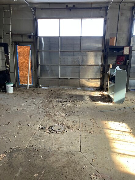 More Photos Of 301 S Main St, El Dorado Auto Repair For Lease
