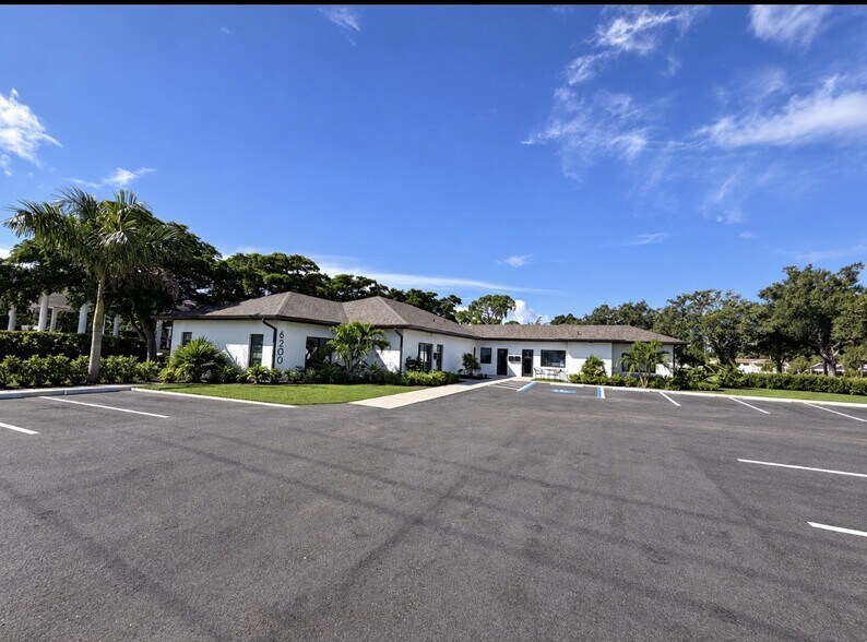 Primary Photo Of 6200 S Tamiami Trl, Sarasota Office For Lease