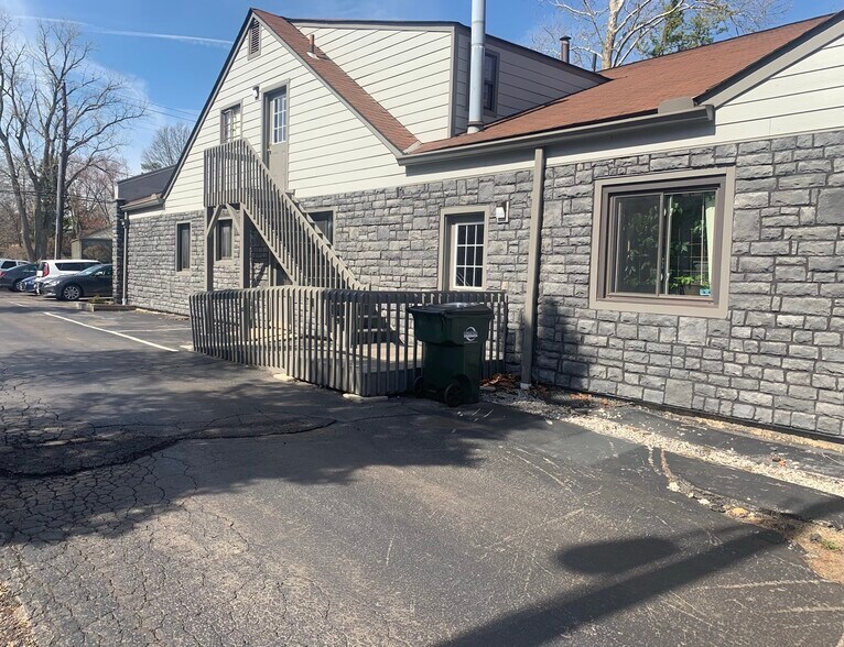 More Photos Of 4588 Kenny Rd, Columbus Storefront Retail Office For Sale
