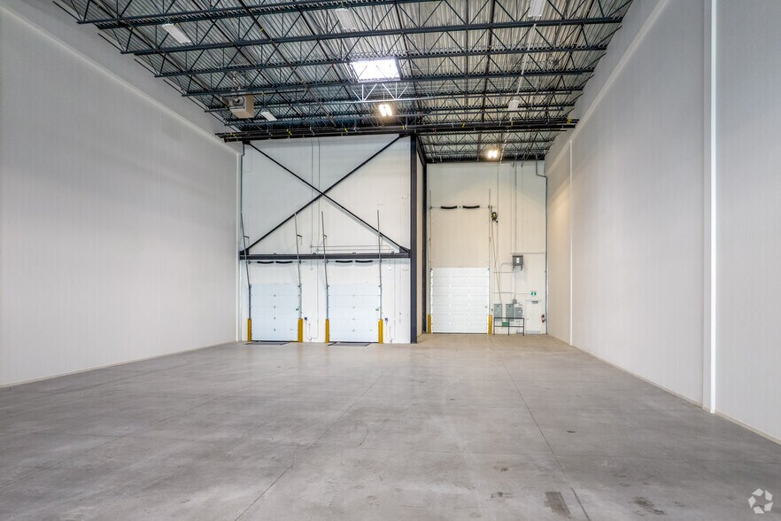 More Photos Of 180-190 Allstate Pky, Markham Distribution For Sale