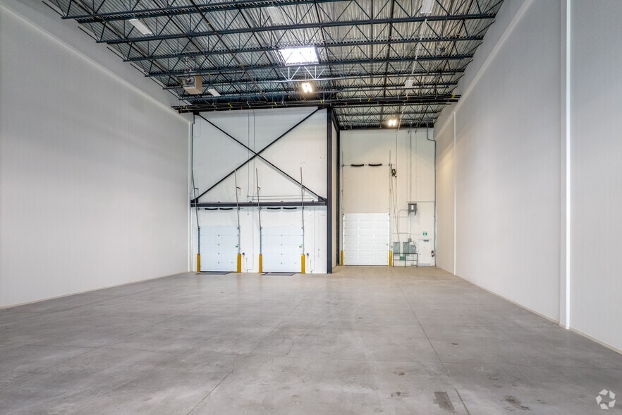 More Photos Of 180-190 Allstate Pky, Markham Distribution For Sale