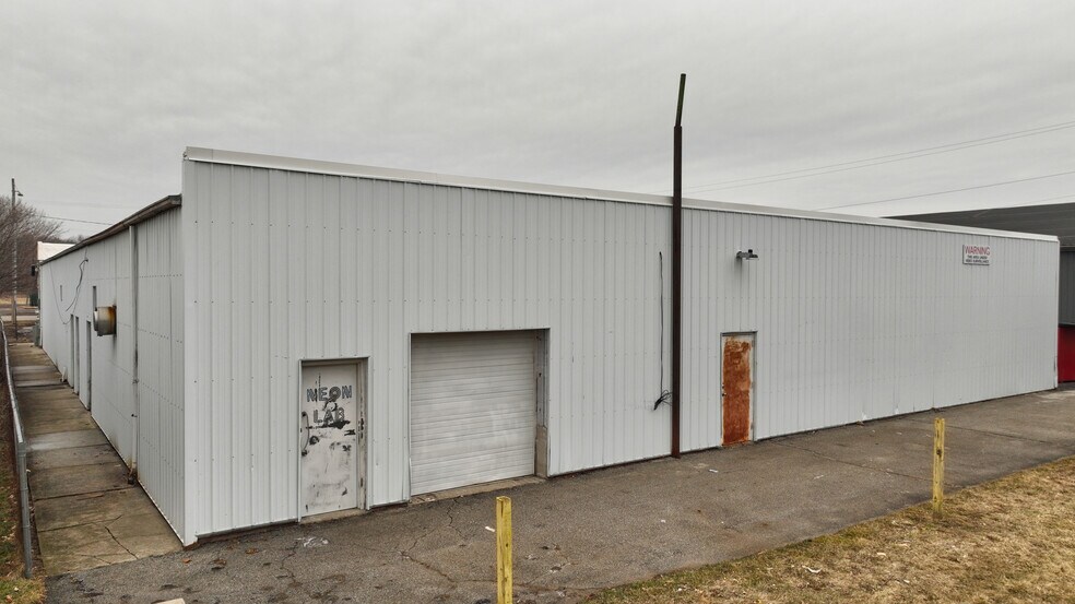 More Photos Of 3220 Bay Rd, Saginaw Storefront For Sale