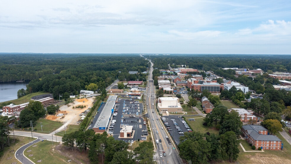 More Photos Of 1047 Murchison Rd, Fayetteville Unknown For Lease