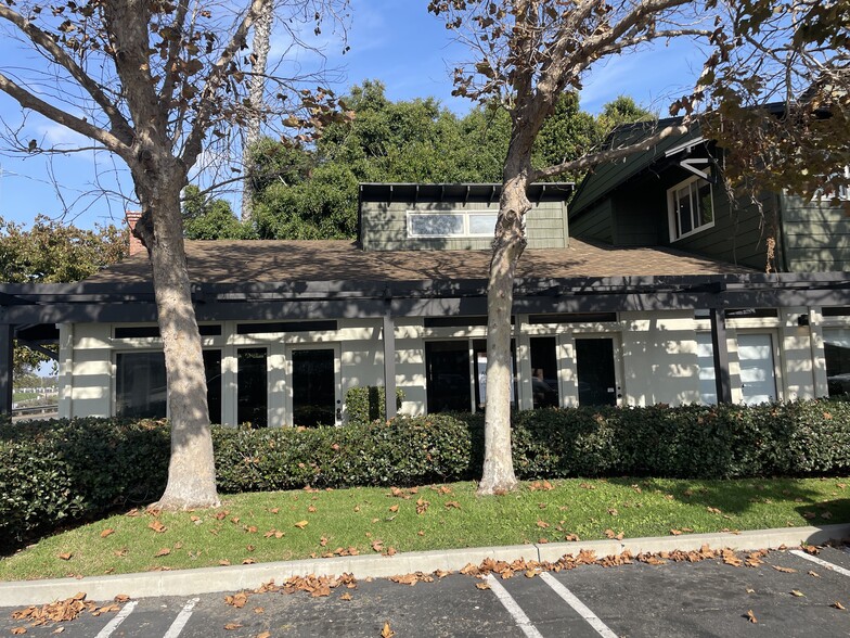 More Photos Of 2482 Newport Blvd, Costa Mesa Loft Creative Space For Lease
