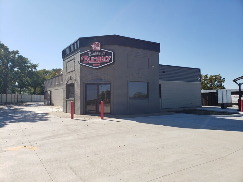 Primary Photo Of 229 Heritage, Lone Grove Fast Food For Sale