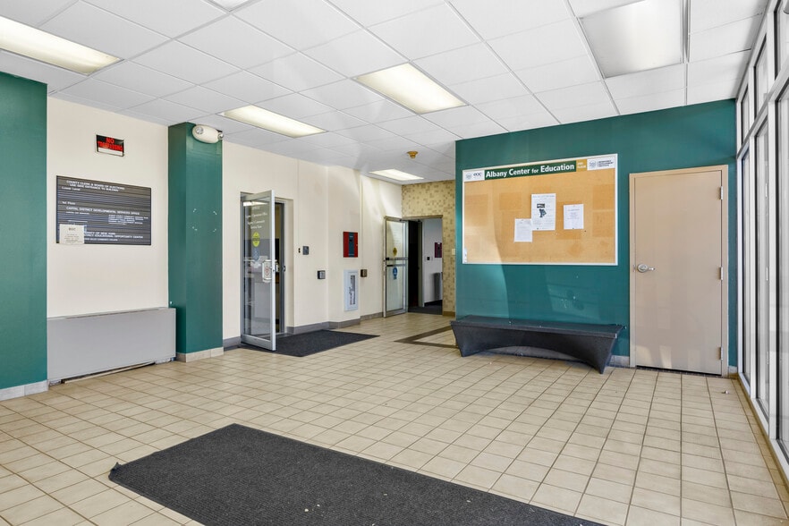 More Photos Of 30-32 N Russell Rd, Albany Office For Sale