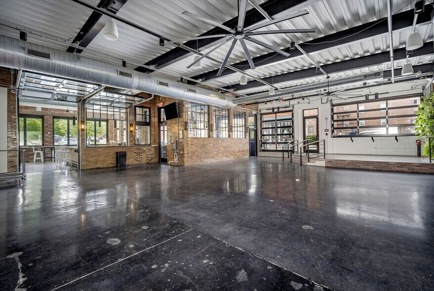 More Photos Of 331 E 13th St, Cincinnati Bar For Sale