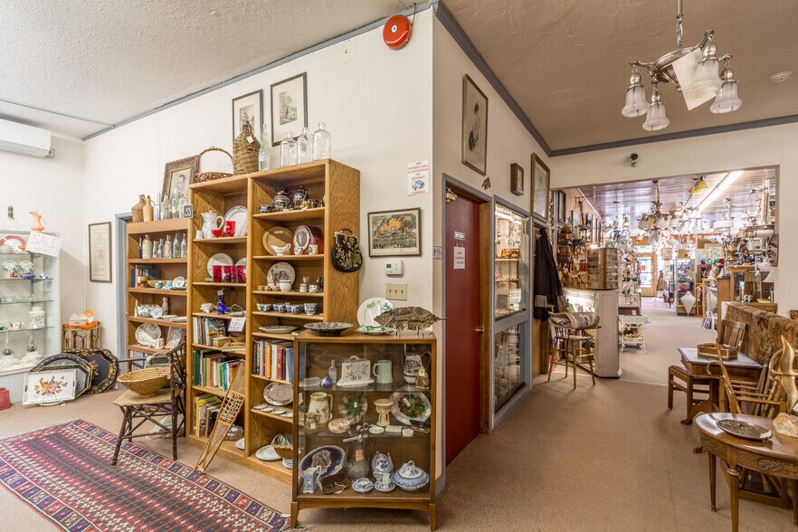 More Photos Of 802 Washington St, Port Townsend General Retail For Sale
