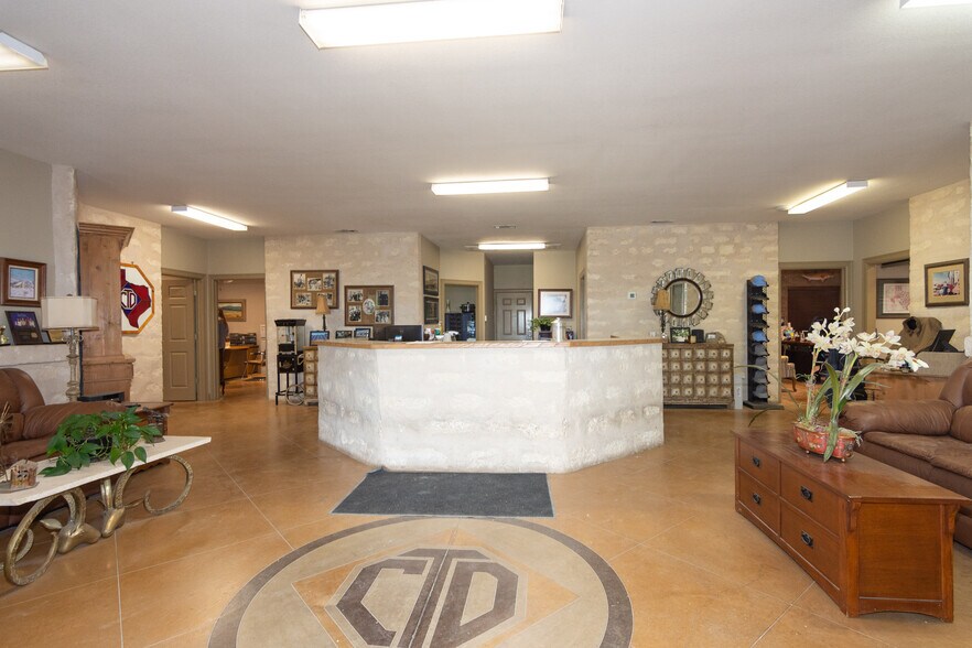 More Photos Of 2520 W Highway 290, Dripping Springs Light Manufacturing For Sale