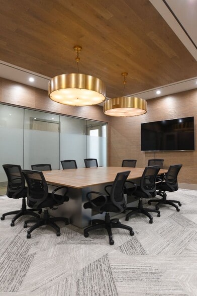 More Photos Of 920 Railroad Ave, Woodmere Freestanding For Lease