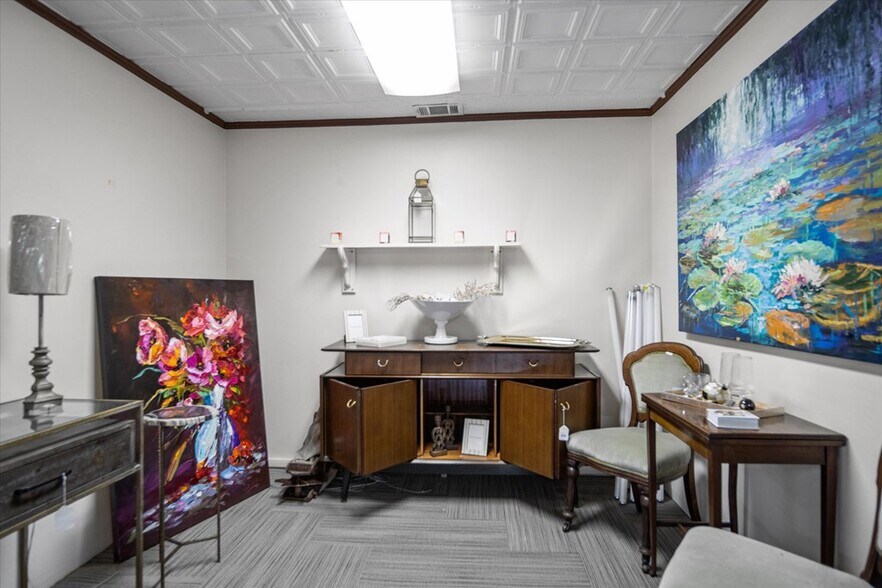 More Photos Of 117 E Lufkin Ave, Lufkin General Retail For Sale