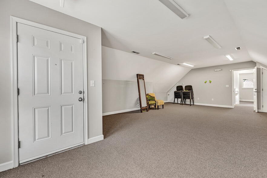 More Photos Of 5034 Williamson Rd NW, Roanoke Office For Lease