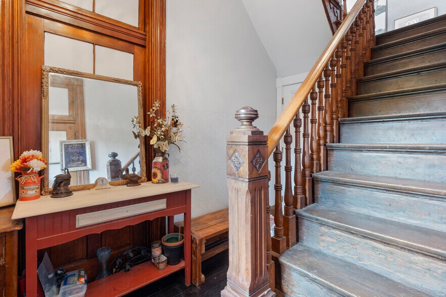 More Photos Of 411 E 10th St, Newport Storefront Retail Residential For Sale