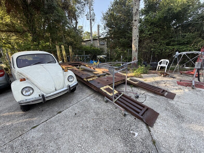More Photos Of 5508 Benchmark Ln, Sanford Warehouse For Sale