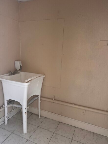 More Photos Of 1515 Main St, Southaven General Retail For Lease