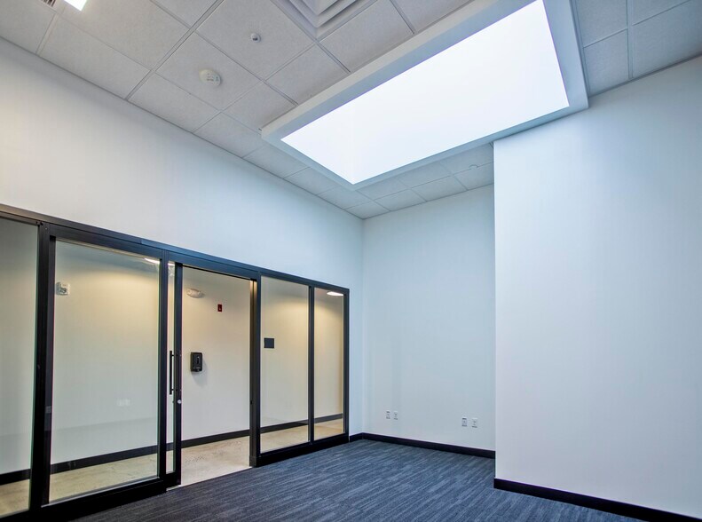 More Photos Of 98 Lower Westfield Rd, Holyoke Office For Sale