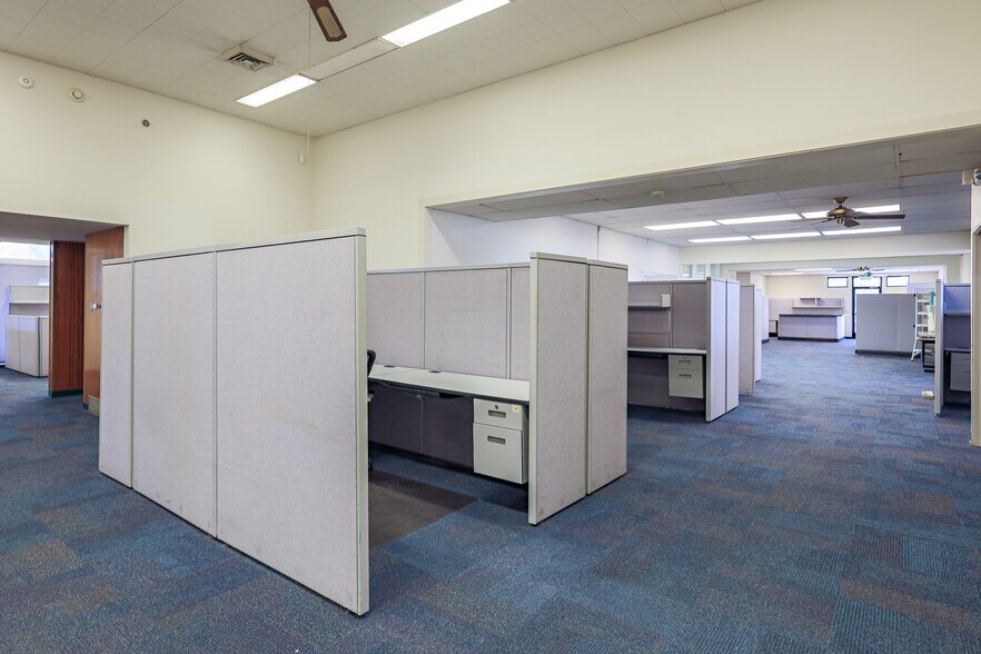 More Photos Of 971 E Broadway Ave, Atwater Office For Lease
