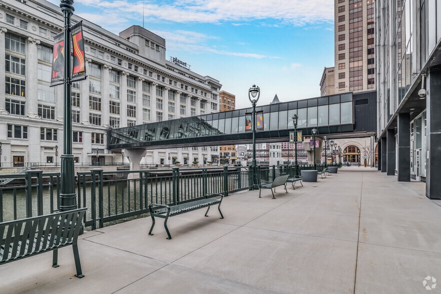 More Photos Of 111 E Wisconsin Ave, Milwaukee Office For Lease