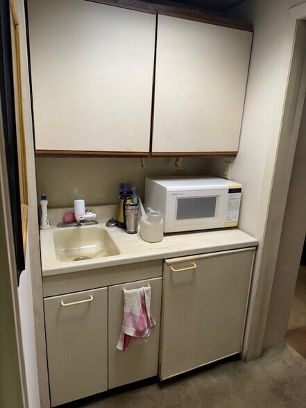 More Photos Of 1 Barstow Rd, Great Neck Office Residential For Sale