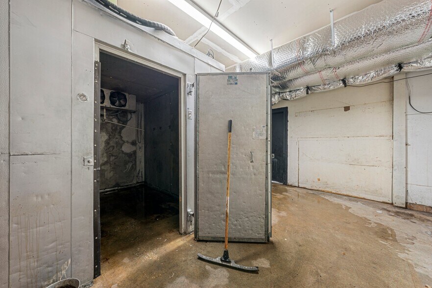 More Photos Of 754 W Cherry St, Glasgow Restaurant For Sale