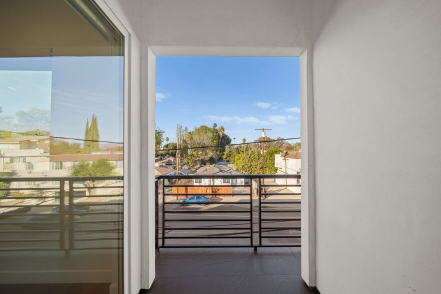 More Photos Of 13846 Moorpark St, Sherman Oaks Apartments For Sale