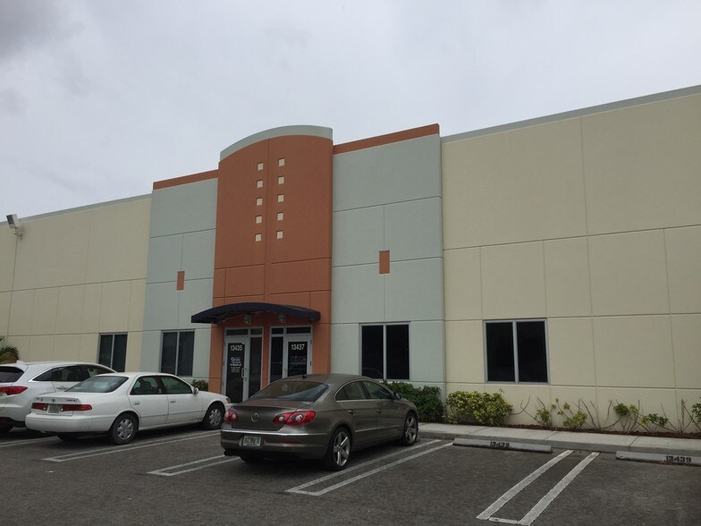 More Photos Of 13431-13453 NW 19th Ln, Miami Warehouse For Lease
