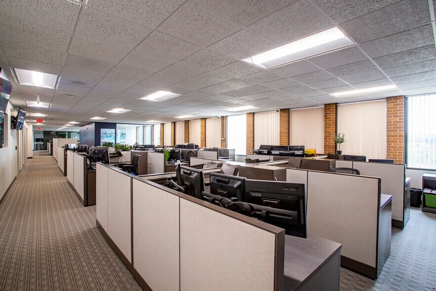 More Photos Of 2340 S River Rd, Des Plaines Office For Lease