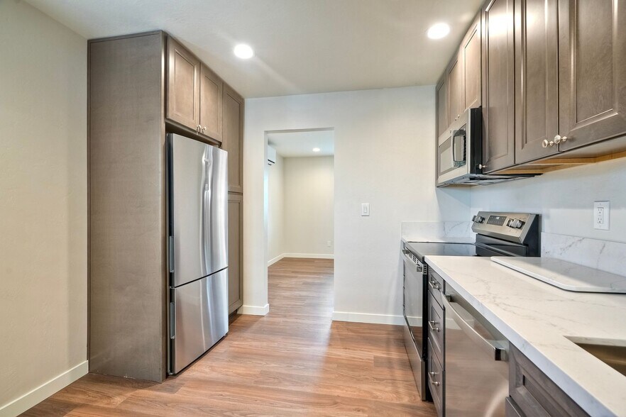 More Photos Of 1045 Main St, Ramona Freestanding For Lease