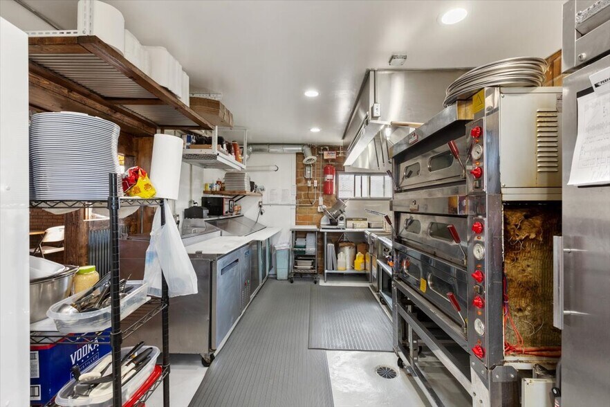 More Photos Of 1034 8th St, Onawa Bar For Sale