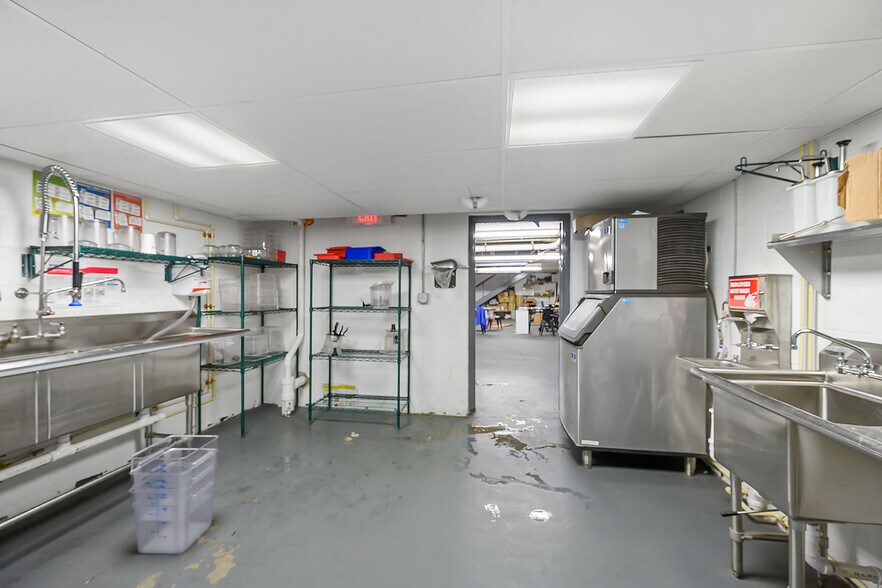 More Photos Of 5229 Madison Rd, Cincinnati Storefront Retail Office For Lease