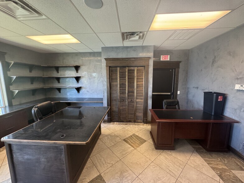 More Photos Of 7 Oakwood Dr, Scranton Storefront Retail Office For Sale