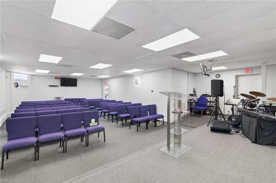 More Photos Of 2546 Ballentine Blvd, Norfolk General Retail For Sale