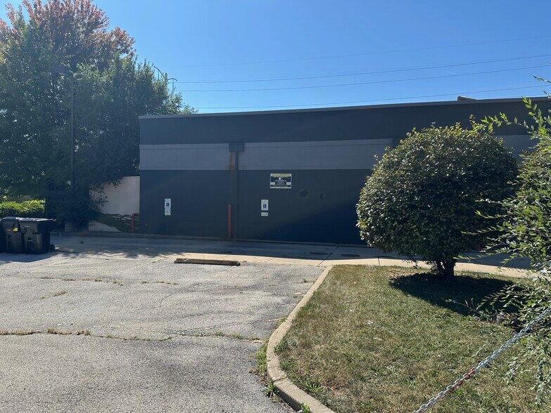 More Photos Of 8307 S South Chicago Ave, Chicago Freestanding For Sale