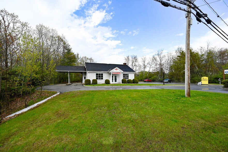 More Photos Of 650 Portsmouth Ave, Greenland Freestanding For Sale