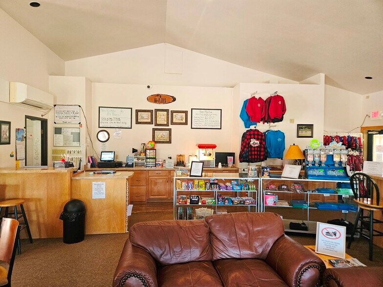More Photos Of 4702 Hi Pines Ln, Eagle River Trailer Camper Park For Sale