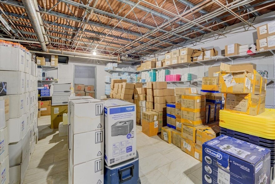 More Photos Of 992 Clifton Ave, Clifton Medical For Sale