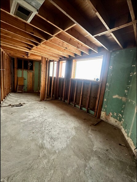 More Photos Of 2 W Michigan Ave, Ypsilanti Freestanding For Lease