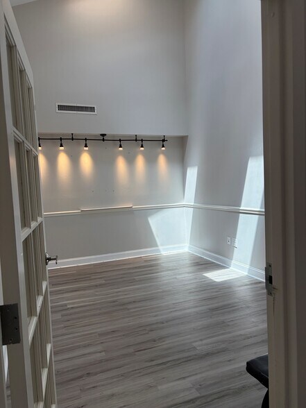 More Photos Of 2555-2575 Chain Bridge Rd, Vienna Medical For Lease
