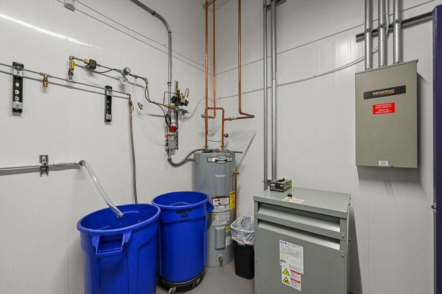 More Photos Of 700 S Main St, Sheffield Refrigeration Cold Storage For Sale