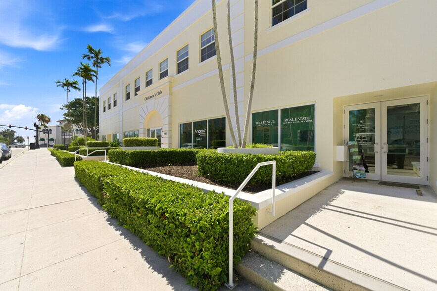 More Photos Of 220 Sunrise Ave, Palm Beach Office For Lease