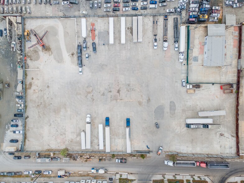 More Photos Of 11311 Pendleton St, Sun Valley Land For Lease