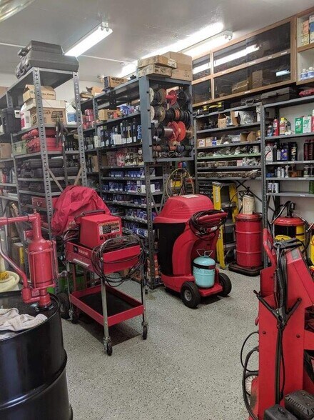 More Photos Of 3880 Industrial Ave, Rolling Meadows Auto Repair For Sale