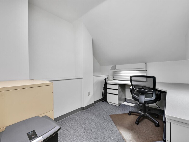 More Photos Of 120 Commons Ct, Chadds Ford Office For Lease