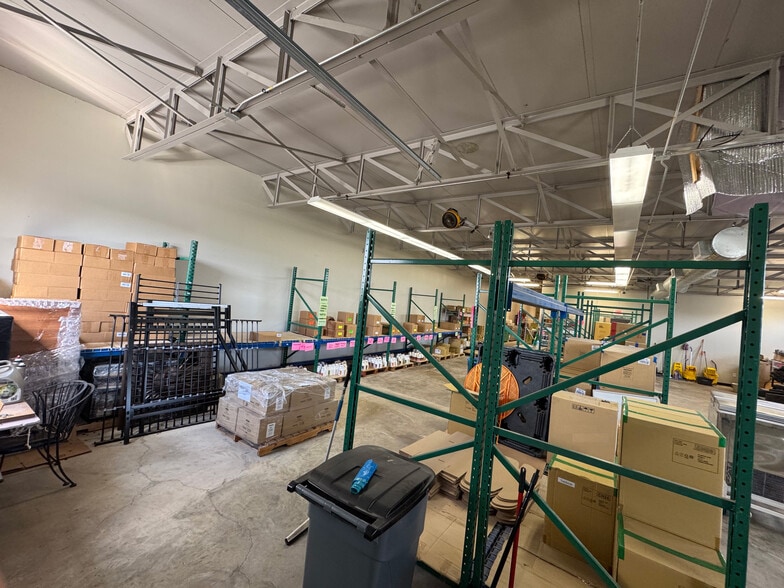 More Photos Of 1807 E Levee St, Dallas Showroom For Sale