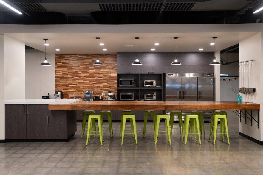 More Photos Of 2818 N Sullivan Rd, Spokane Valley Light Manufacturing For Lease